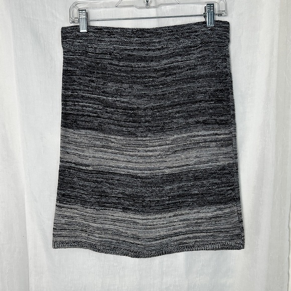 NWT LOFT Mini Sweater Skirt Marled Gray Ombré Stretchy Knit Sz Small - Picture 4 of 14